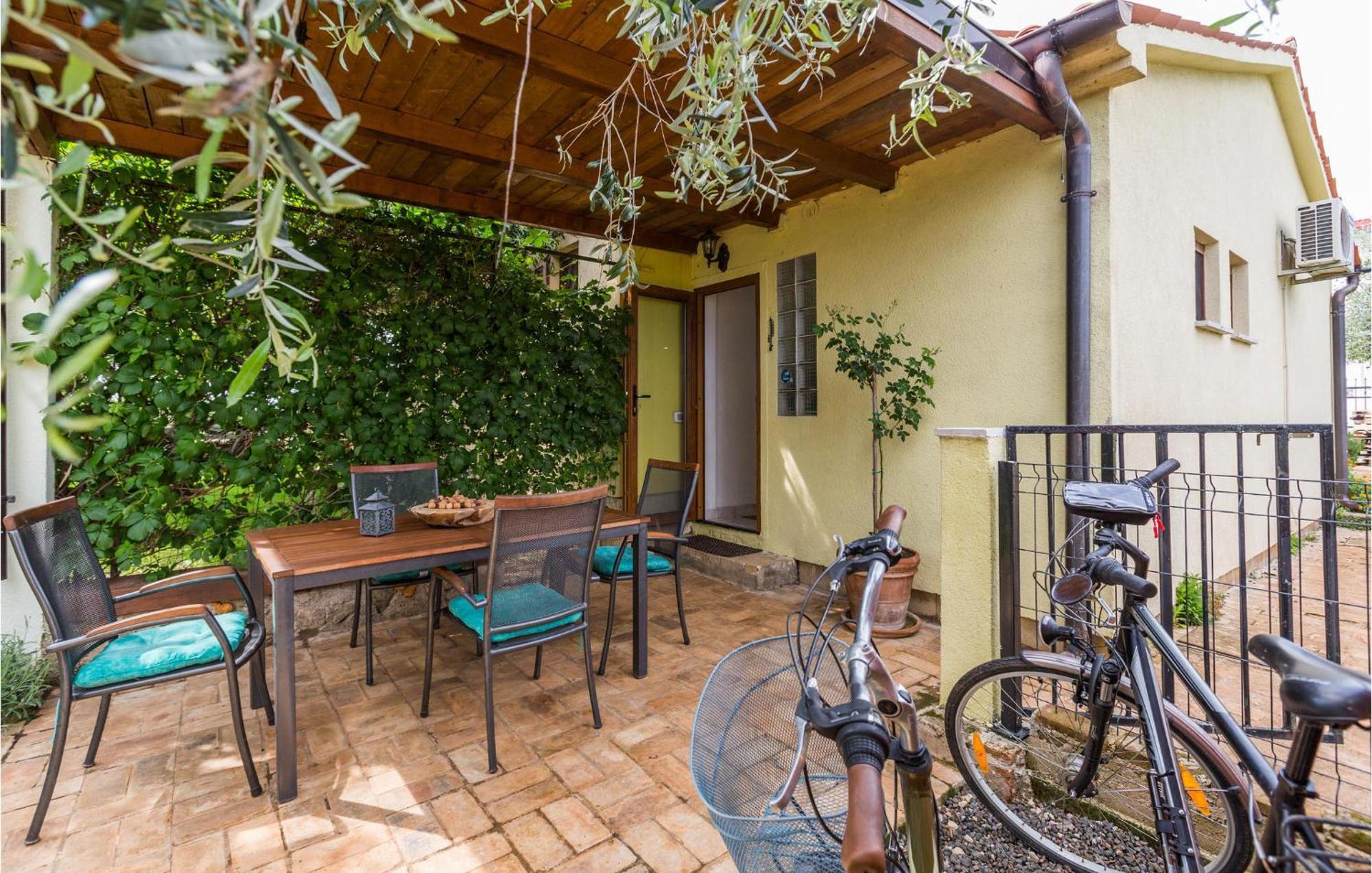 Beautiful Apartment In Jadreski With Wifi Exterior photo