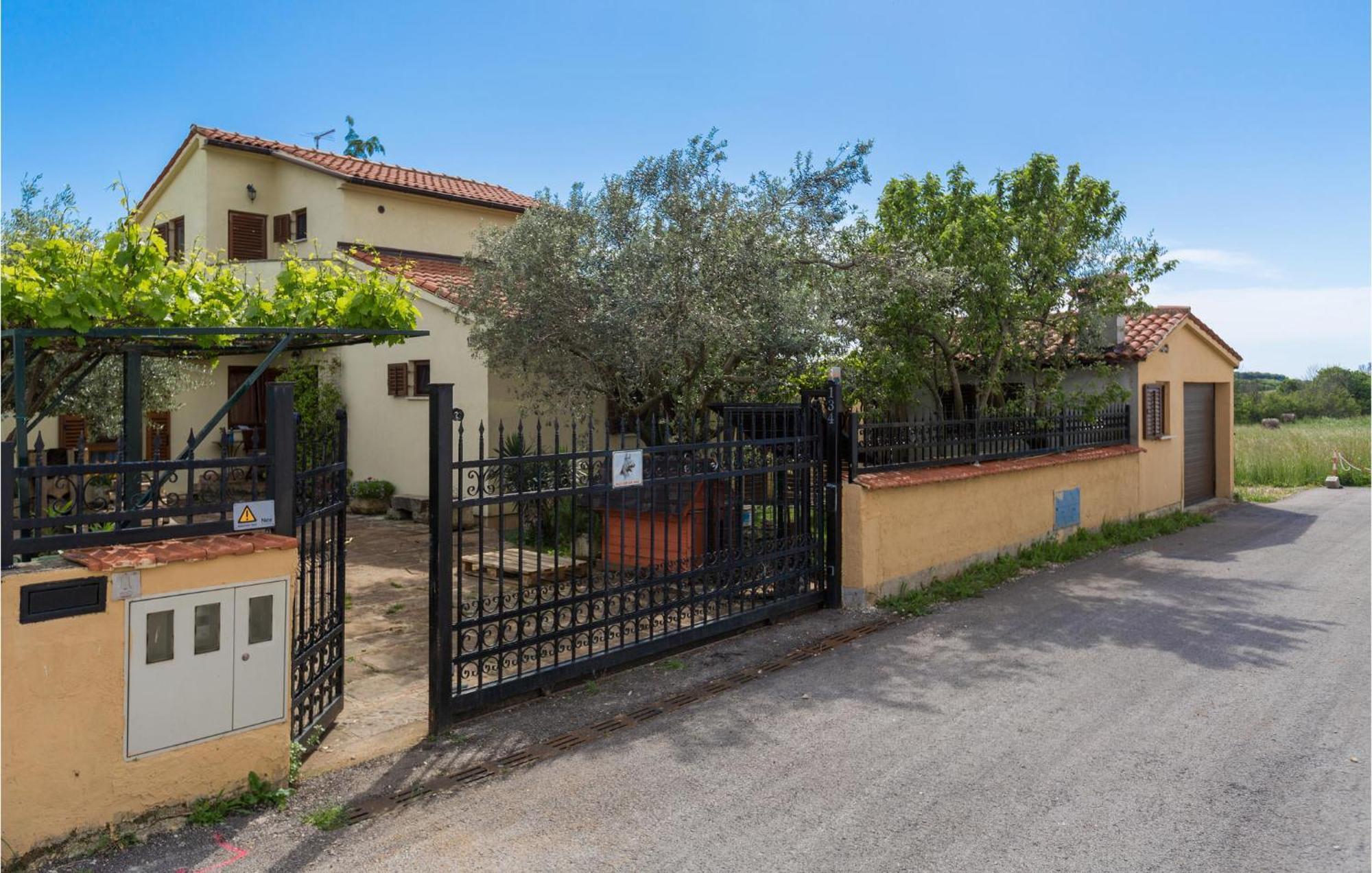 Beautiful Apartment In Jadreski With Wifi Exterior photo